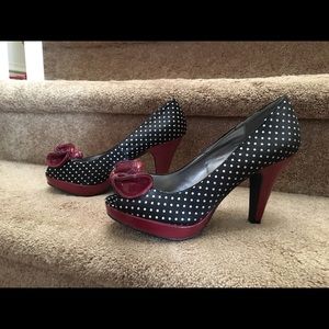 Brand new Steve Madden polka dot heels.Never worn.